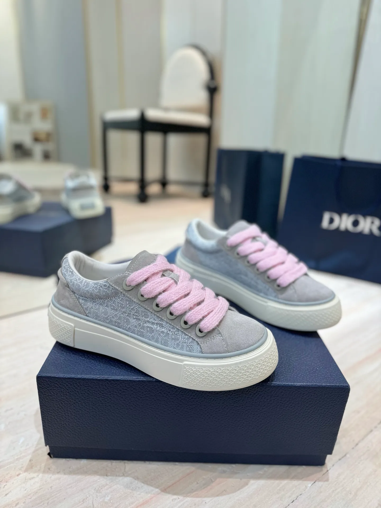 👟👟Ex-factory price 600👟👟 (Top version) Dior 2025 autumn and winter haute couture series new men's shoes CD jelly-colored flat casual shoes Dior and STONE ISLAND B33 round toe lace-up canvas skate shoes Stars' same style Oblique letter logo embroidered retro color-blocking sneakers The top high-end version on the market ✅ Upper: imported custom calfskin/suede leather ✅Inner: water-dyed cowhide lining ✅Outsole: original open-molded Tpu outsole ✅Packaging: full set of original box ✅Size: 35-45 (46 pieces customized, non-refundable)